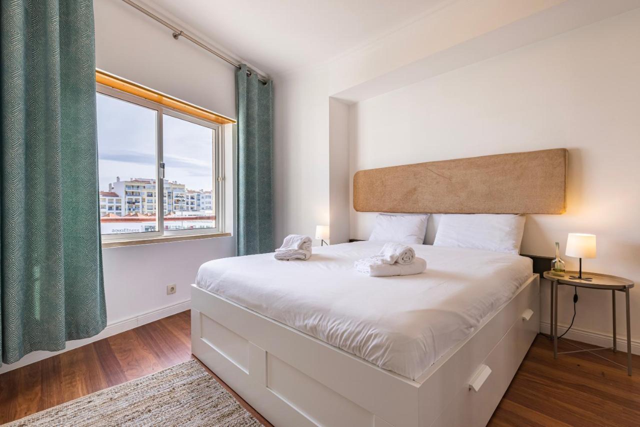 Sunny 2 Bdr Apartment By Lovelystay Charneca  Exteriör bild
