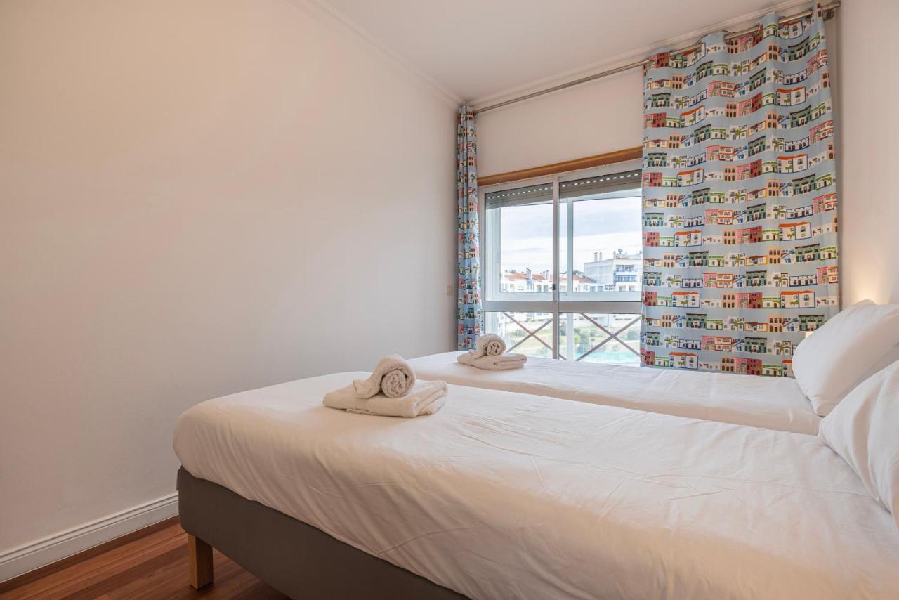 Sunny 2 Bdr Apartment By Lovelystay Charneca  Exteriör bild