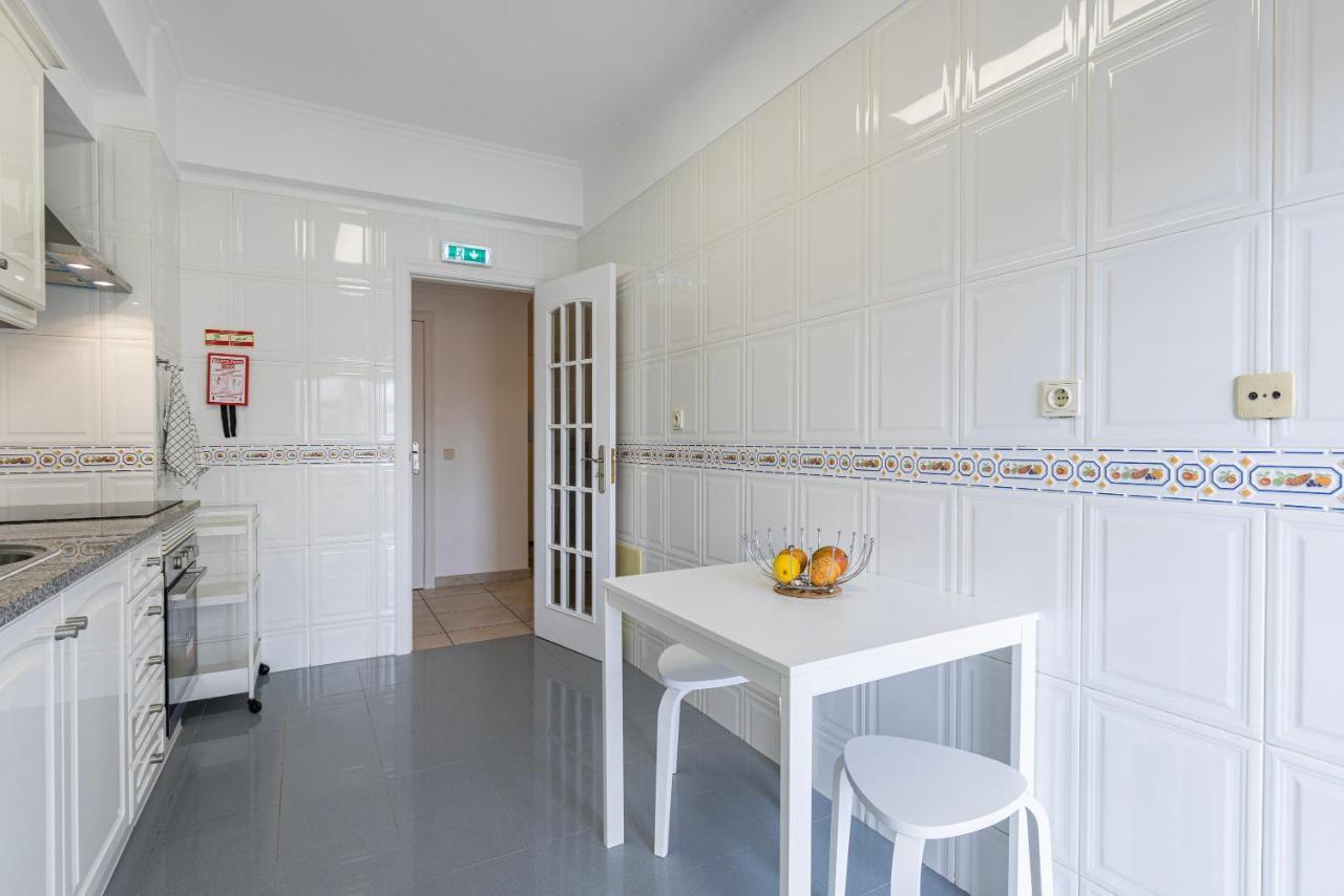 Sunny 2 Bdr Apartment By Lovelystay Charneca  Exteriör bild